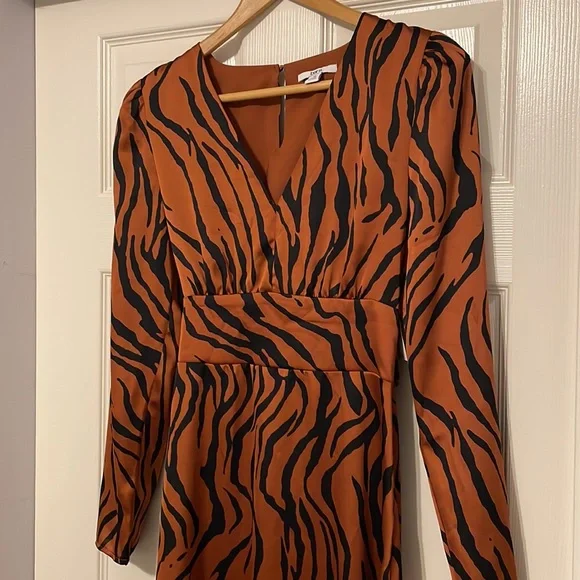 NWT Bar III - Animal Tiger Print Long Sleeve Midi Dress - Size XS - Picture 4 of 13
